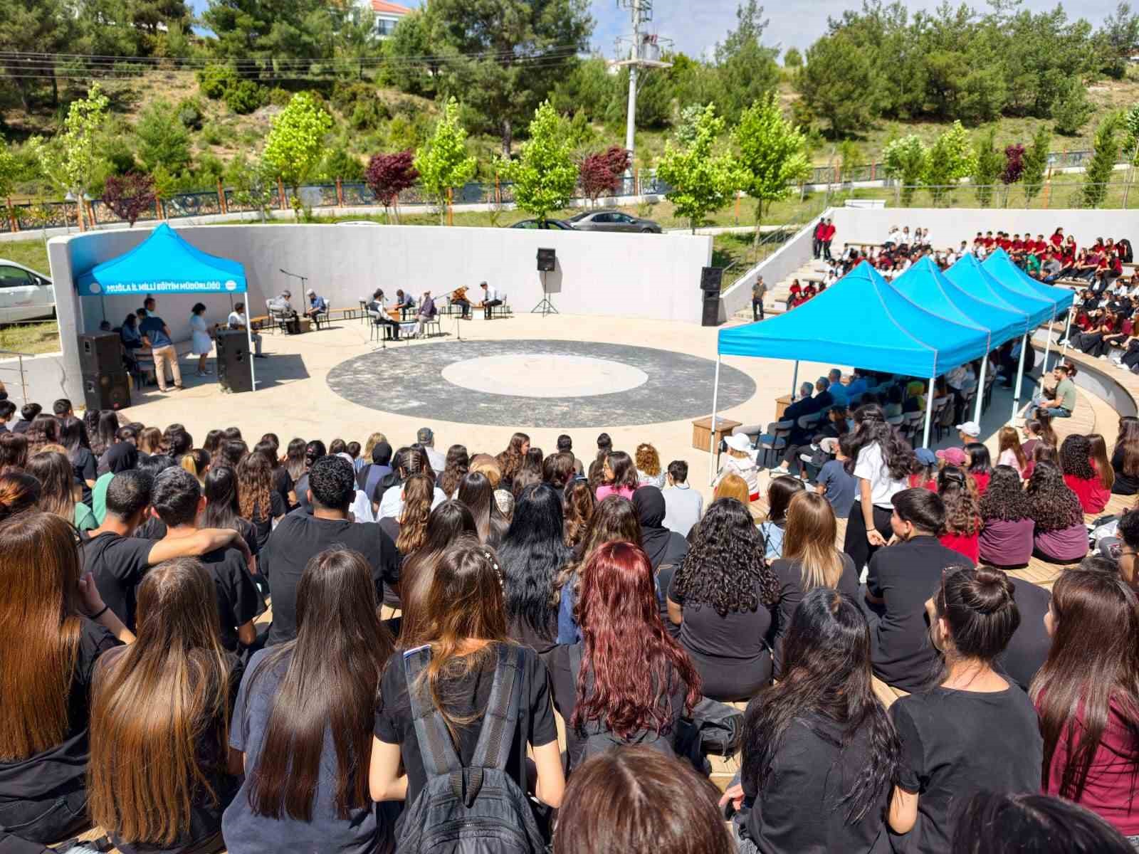 Muğla’nın Yatağan ilçesinde "Geleceğe İz Projesi" çerçevesinde düzenlenen "Kültür ve