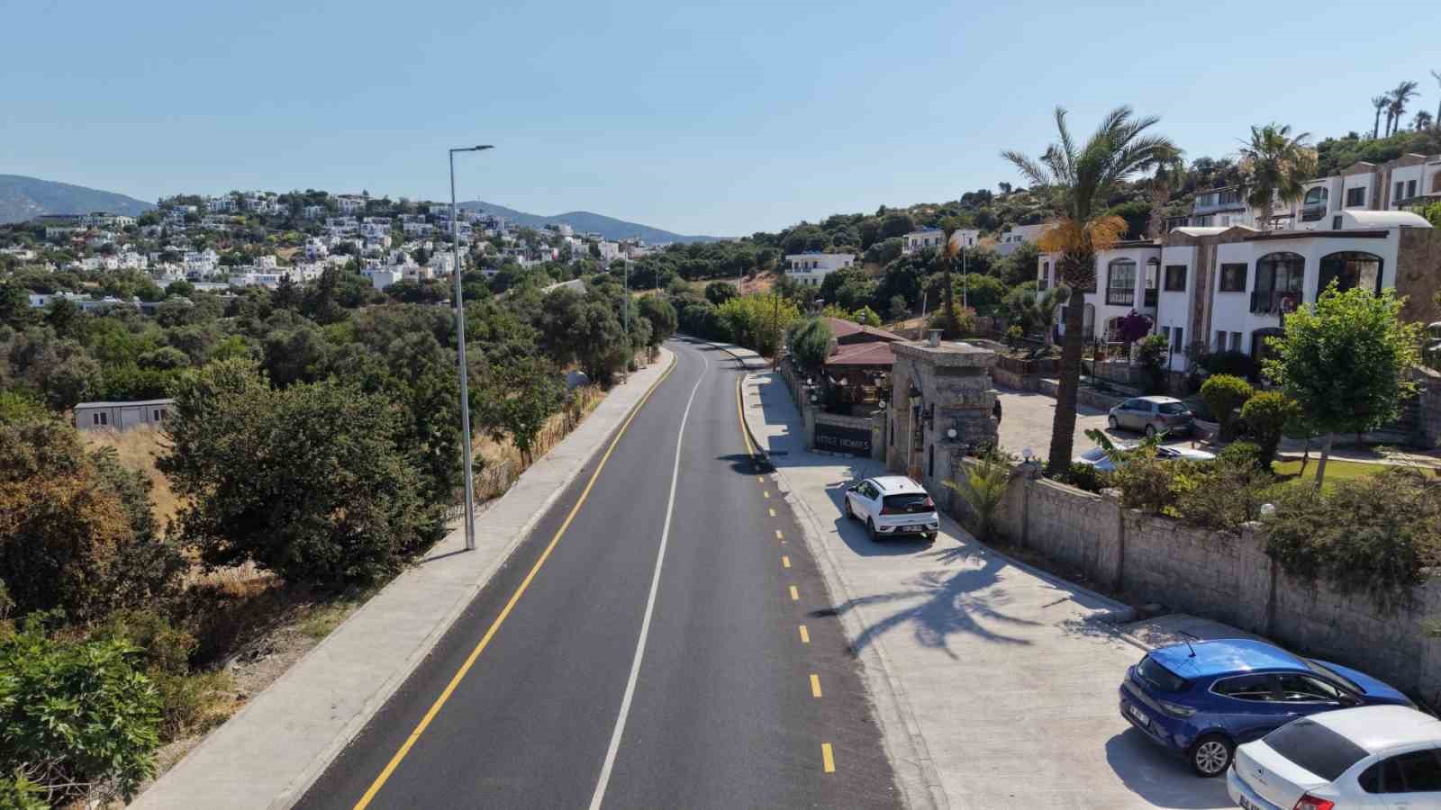 Bodrum Belediyesi tarafından kent genelinde sürdürülen yol bakım, onarım ve