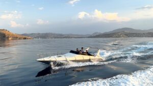 Muğla’nın Bodrum ilçesinde 7’si çocuk 18 düzensiz göçmen ile 2