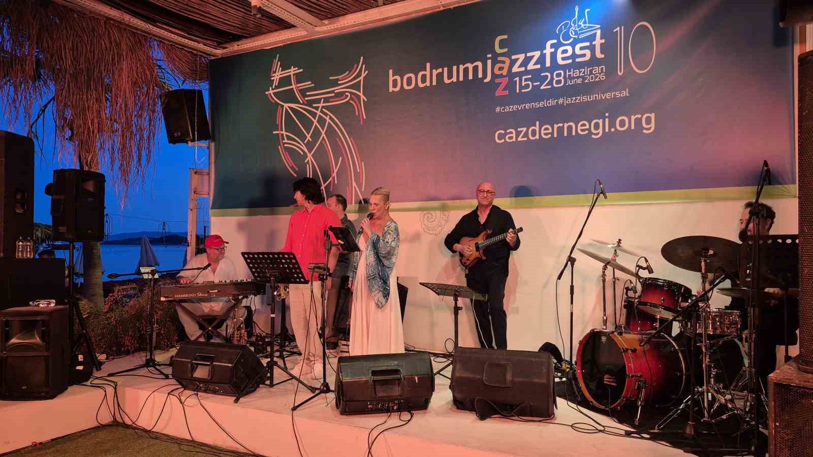 Muğla’nın Bodrum ilçesinde düzenlenen 10. Uluslararası Bodrum Caz Festivali, plaket