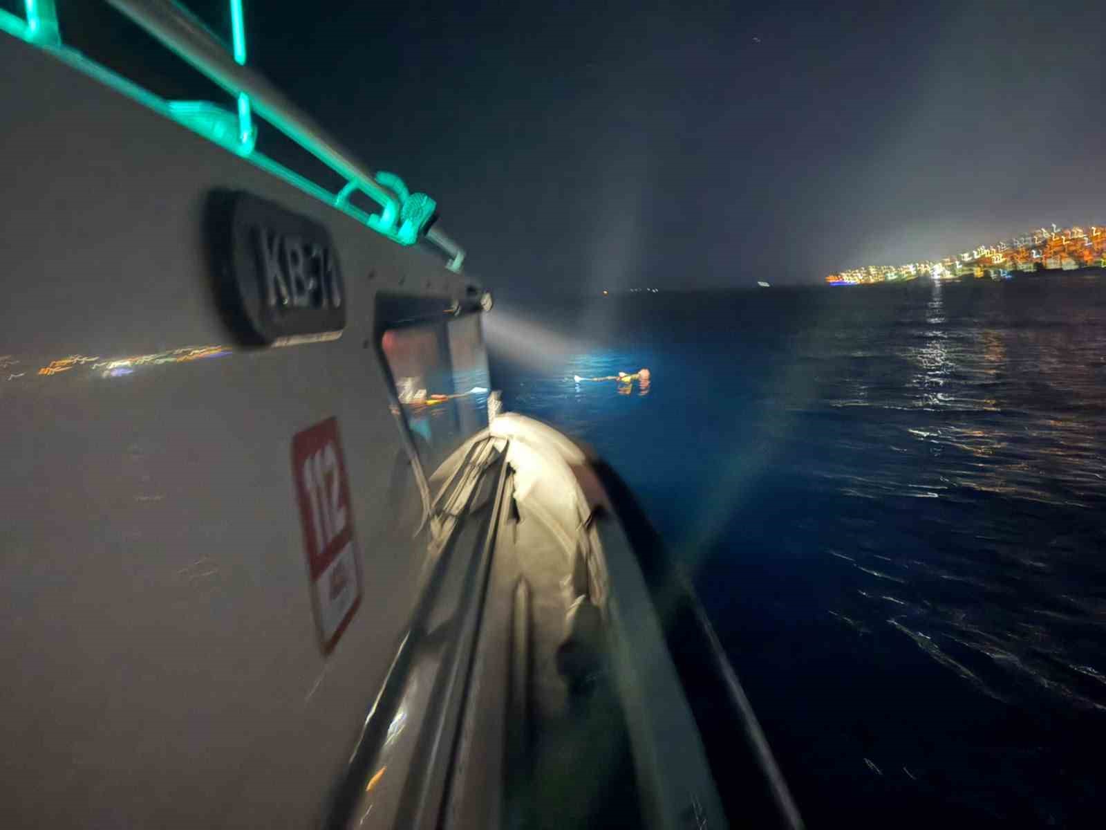 Muğla’nın Bodrum ilçesi açıklarında denizde bir şahsın yüzerek ilerlediği bilgi