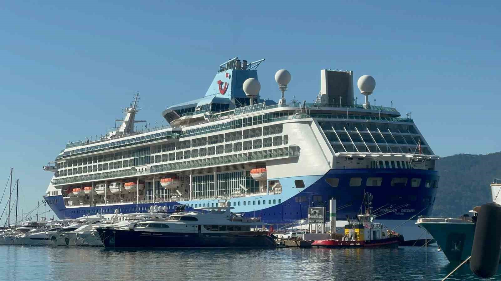 Muğla’nın Marmaris ilçesinde kruvaziyer turizminde hareketli günler yaşamaya devam ediyor.