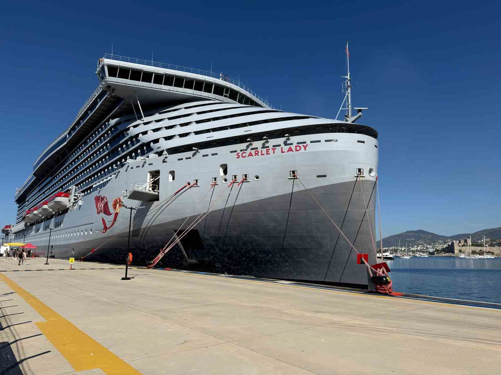Muğla’nın Bodrum ilçesini ikinci kez ziyaret eden Scarlet Lady adlı