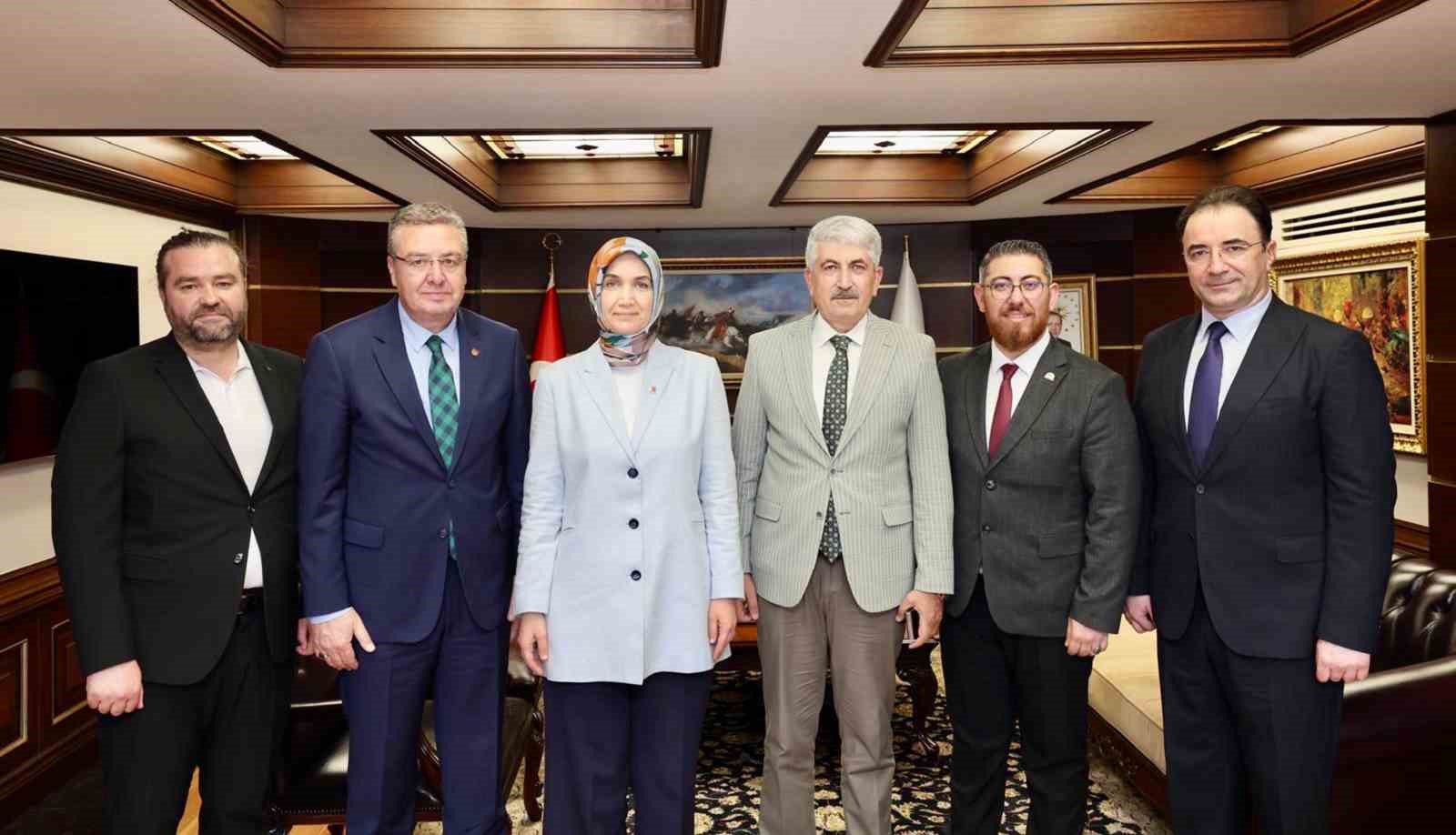 Ege Gazeteciler Federasyonu Genel Başkanı Cem Kaytan, yönetim kurulu üyeleri