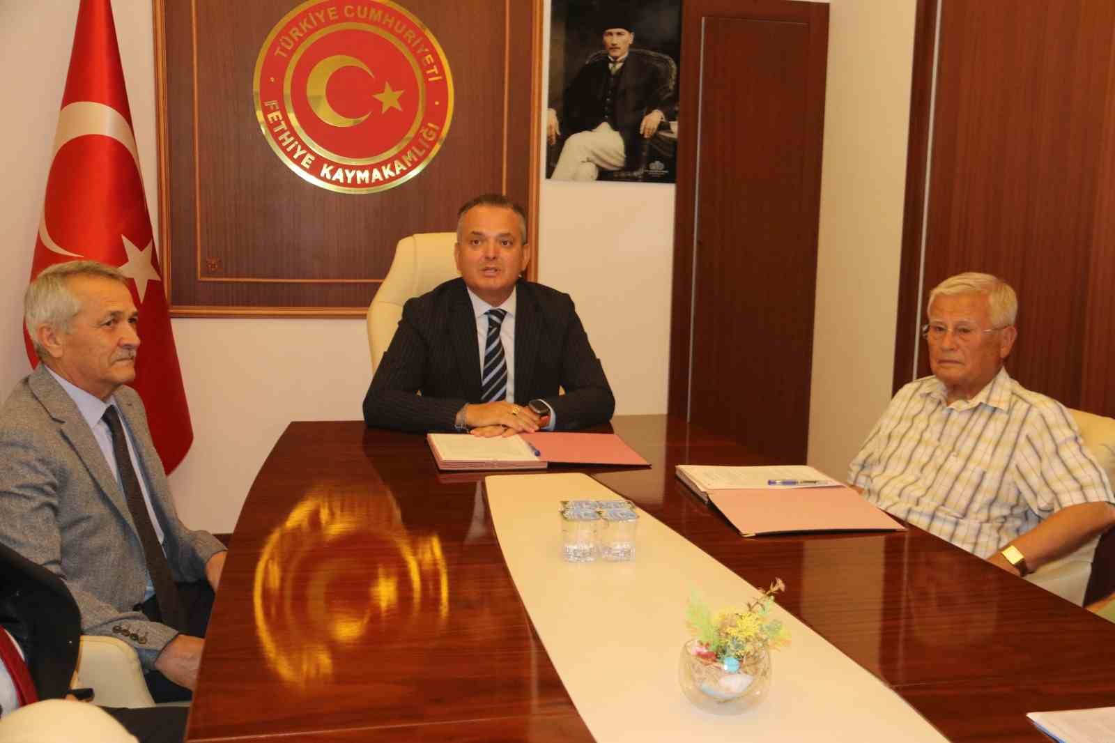 Fethiye’de yaşayan 91 yaşındaki inşaat mühendisi Dinçer Akyalı, annesine verdiği