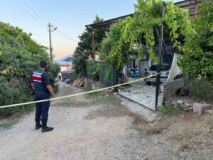 Muğla’nın Fethiye ilçesinde komşular arasında bahçe kapısının çıkardığı ses nedeniyle