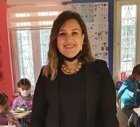 Muğla’nın Kavaklıdere ilçesinde uzun yıllar sınıf öğretmeni olarak görev yapan