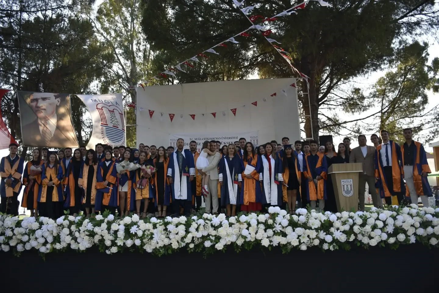 Muğla’nın Köyceğiz ilçesi Meslek Yüksekokulu’nda mezuniyet programı düzenlendi. Muğla Sıtkı