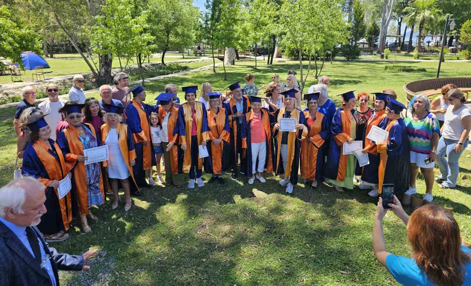 Muğla’nın Köyceğiz ilçesinde eğitimini sürdüren Tazelenme Üniversitesi’nde sene sonu ve