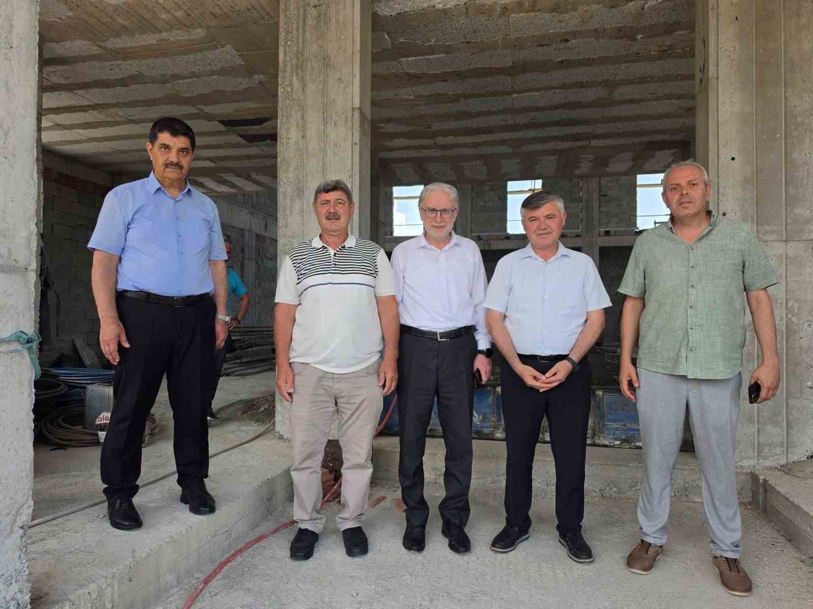 Muğla’nın Köyceğiz ilçesinde, depreme dayanıksız olduğu gerekçesiyle yıkılan Zeytinalanı Merkez