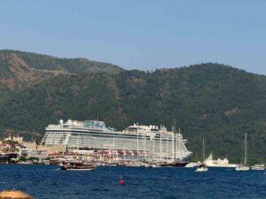 Muğla’nın Marmaris ilçesi, kurvaziyer turizminde hareketli bir haftayla başlıyor. Üç