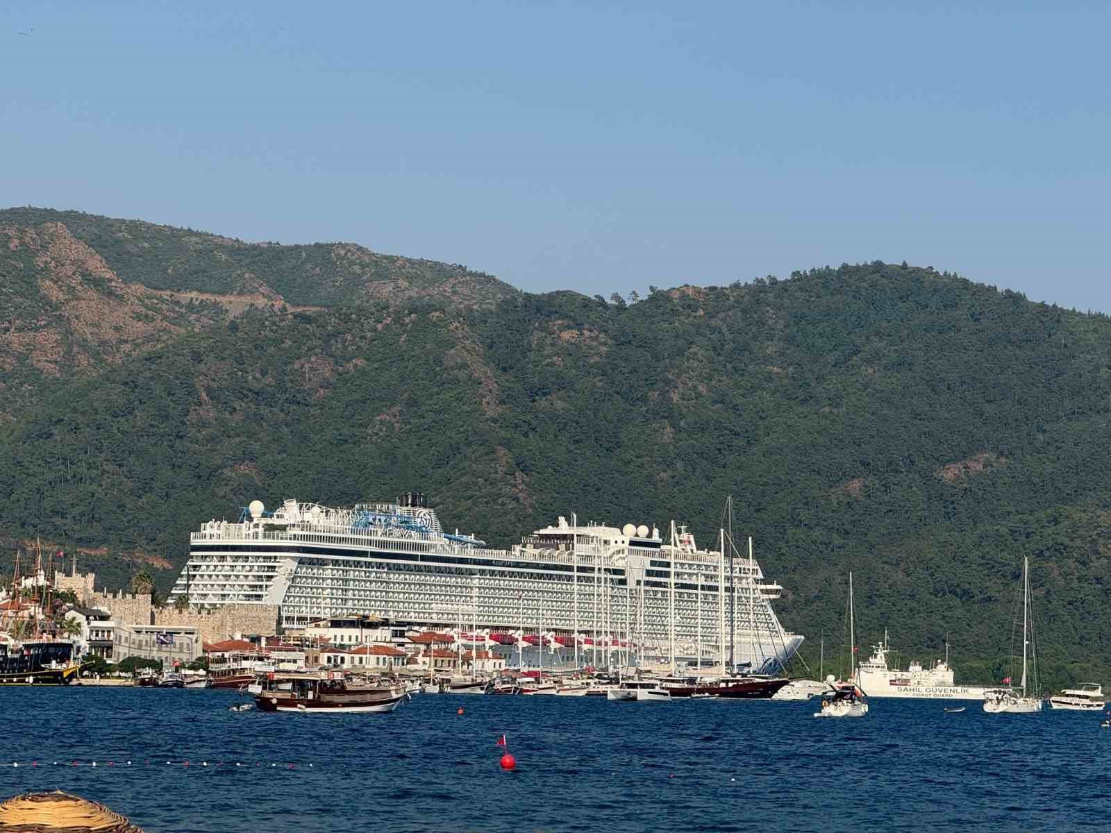 Muğla’nın Marmaris ilçesi, kurvaziyer turizminde hareketli bir haftayla başlıyor. Üç