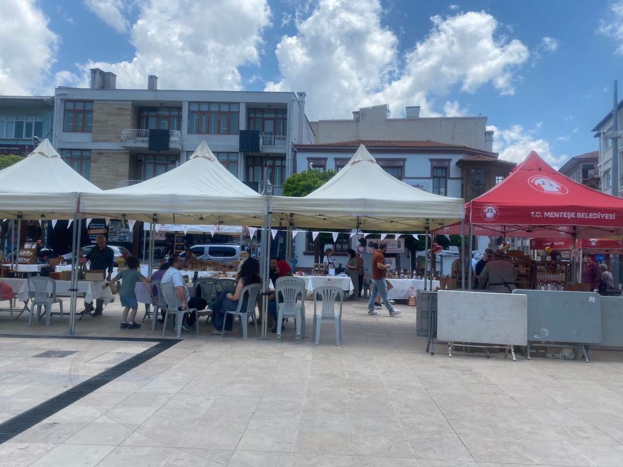 Muğla’nın Menteşe ilçesinde her ay yerel üretici ve tüketicileri bir