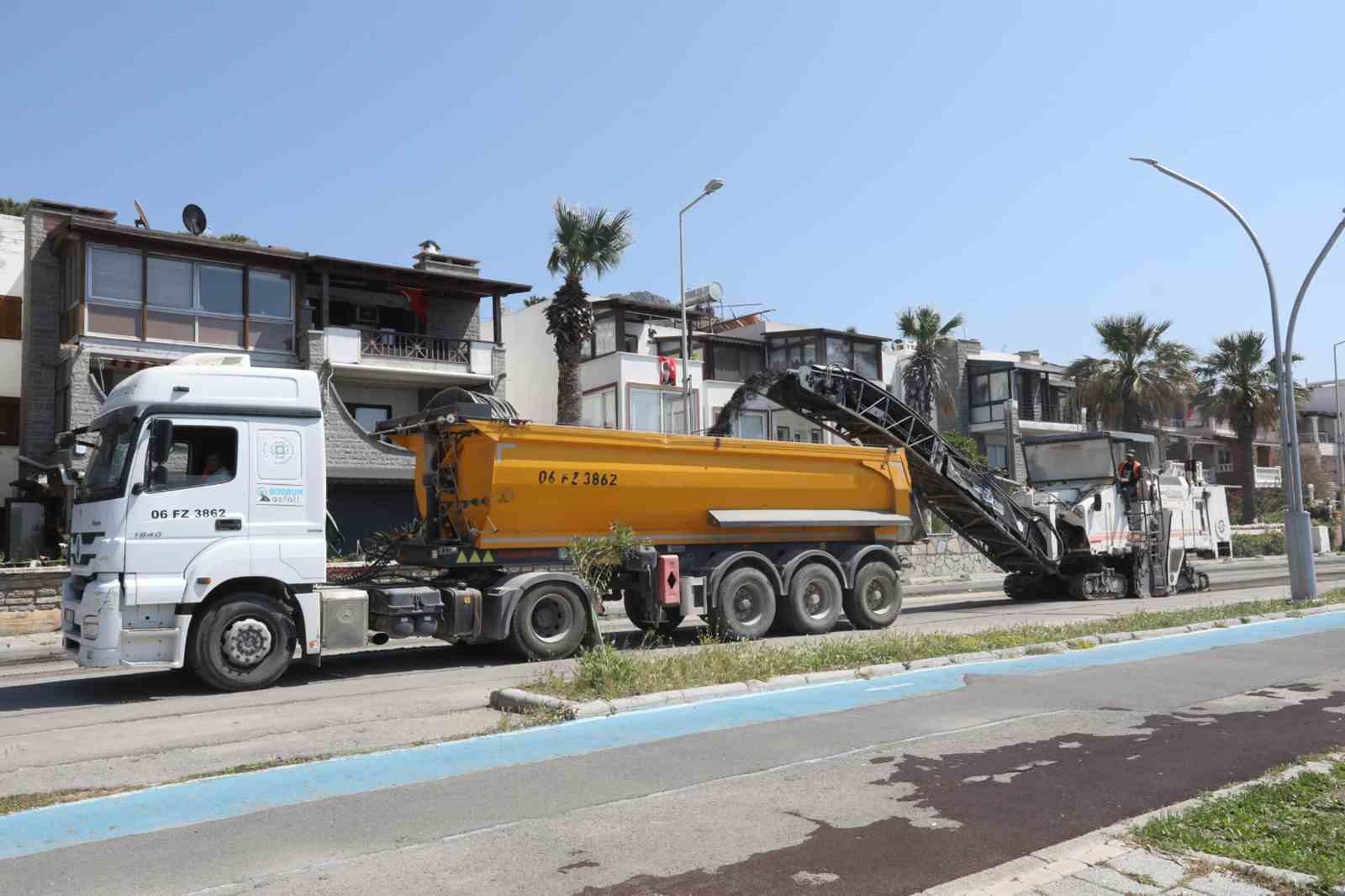 Muğla Büyükşehir Belediyesi, il genelindeki 7 şantiyesi yol bakım, onarım