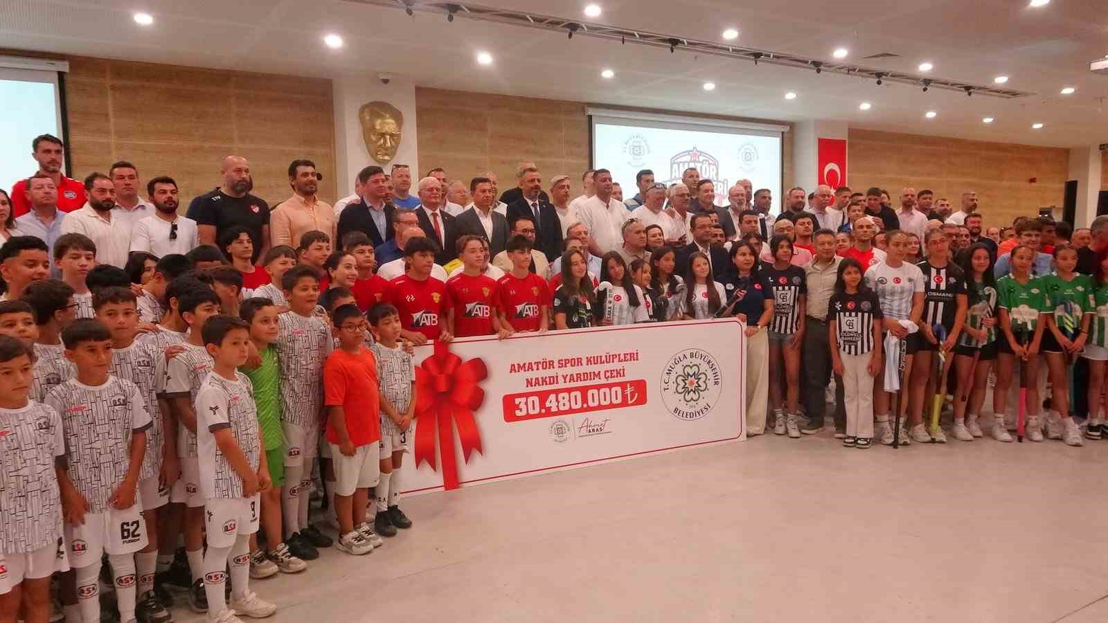 Muğla Büyükşehir Belediyesi, kentteki amatör spor kulüplerine yönelik nakdi destek