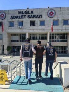 Muğla’da çeşitli suçlardan aranması bulunan ve cezaevi firarisi olarak aranan