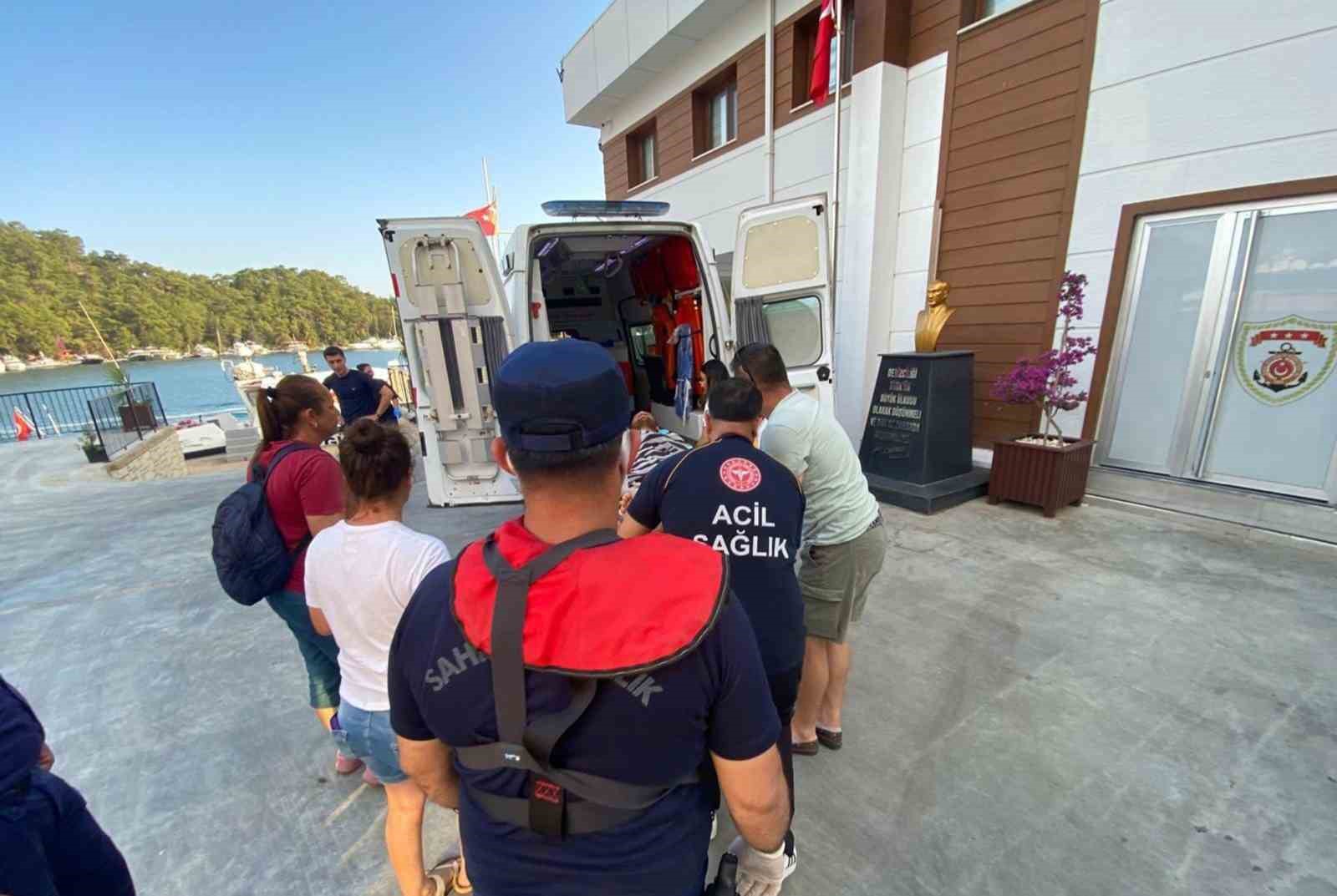 Muğla’nın Fethiye Tersane adasında rahatsızlanan vatandaş Sahil Güvenlik ekipleri tarafından