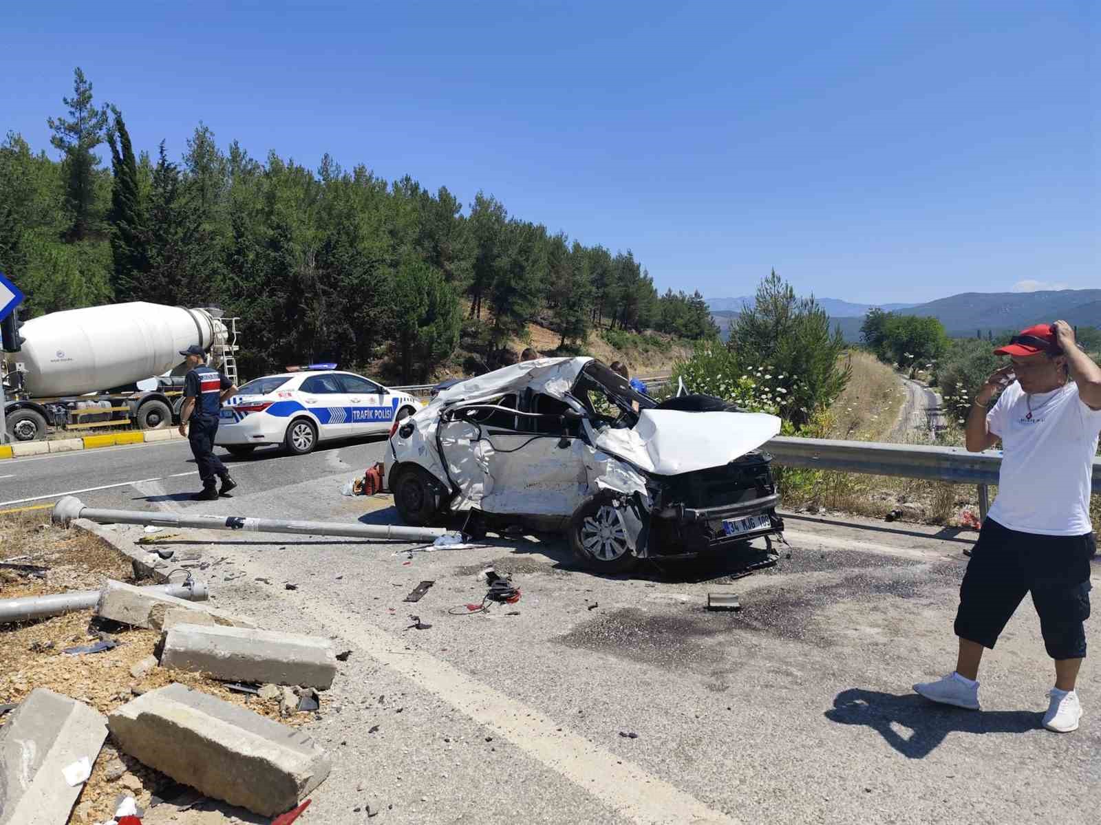 Ula Kızalağaç mevkiinde meydana gelen ve iki aracın karıştığı trafik