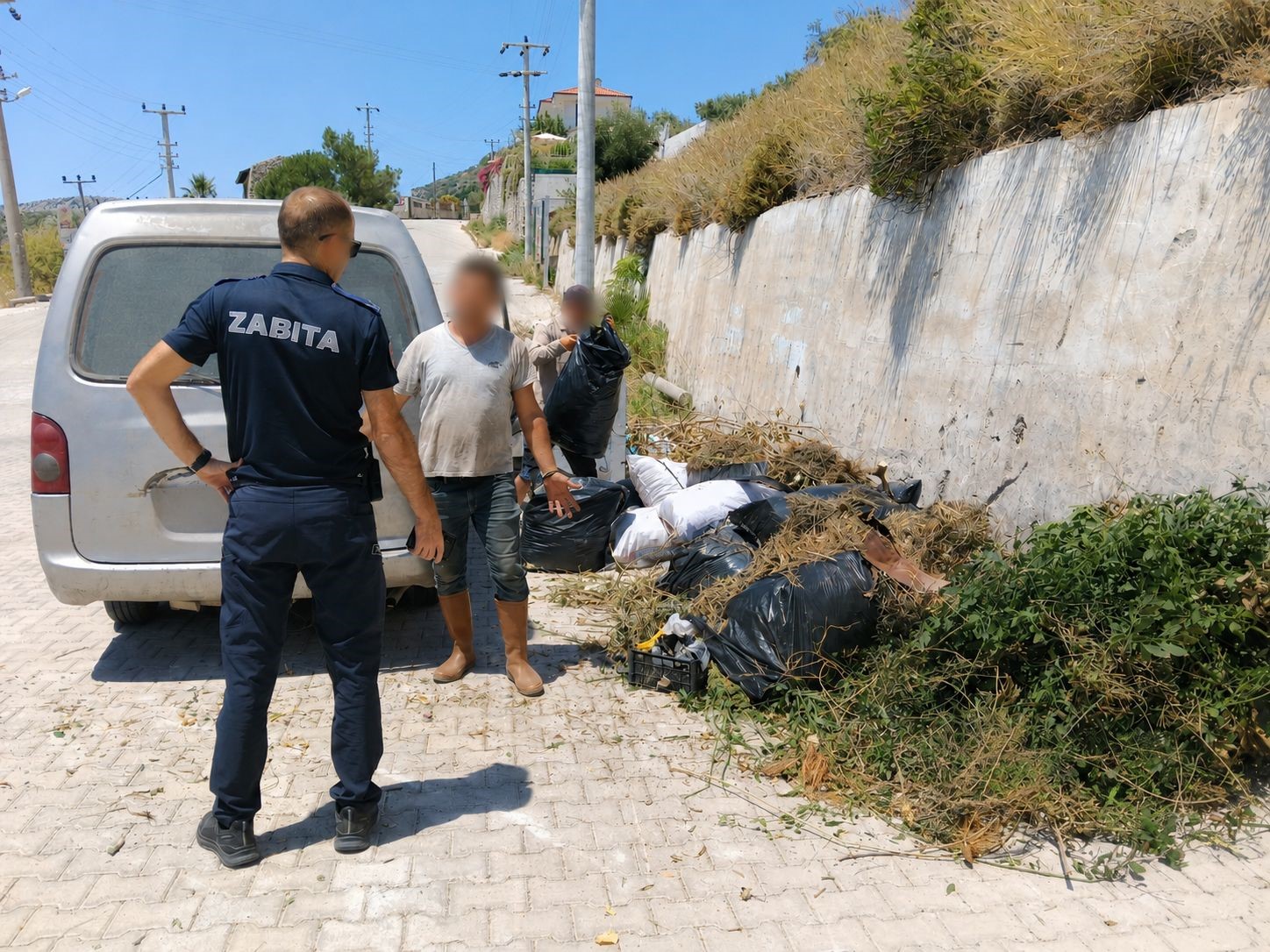 Marmaris Belediyesi Zabıta Müdürlüğü ekiplerinin gerçekleştirdiği denetimlerde, bazı noktalara bahçe