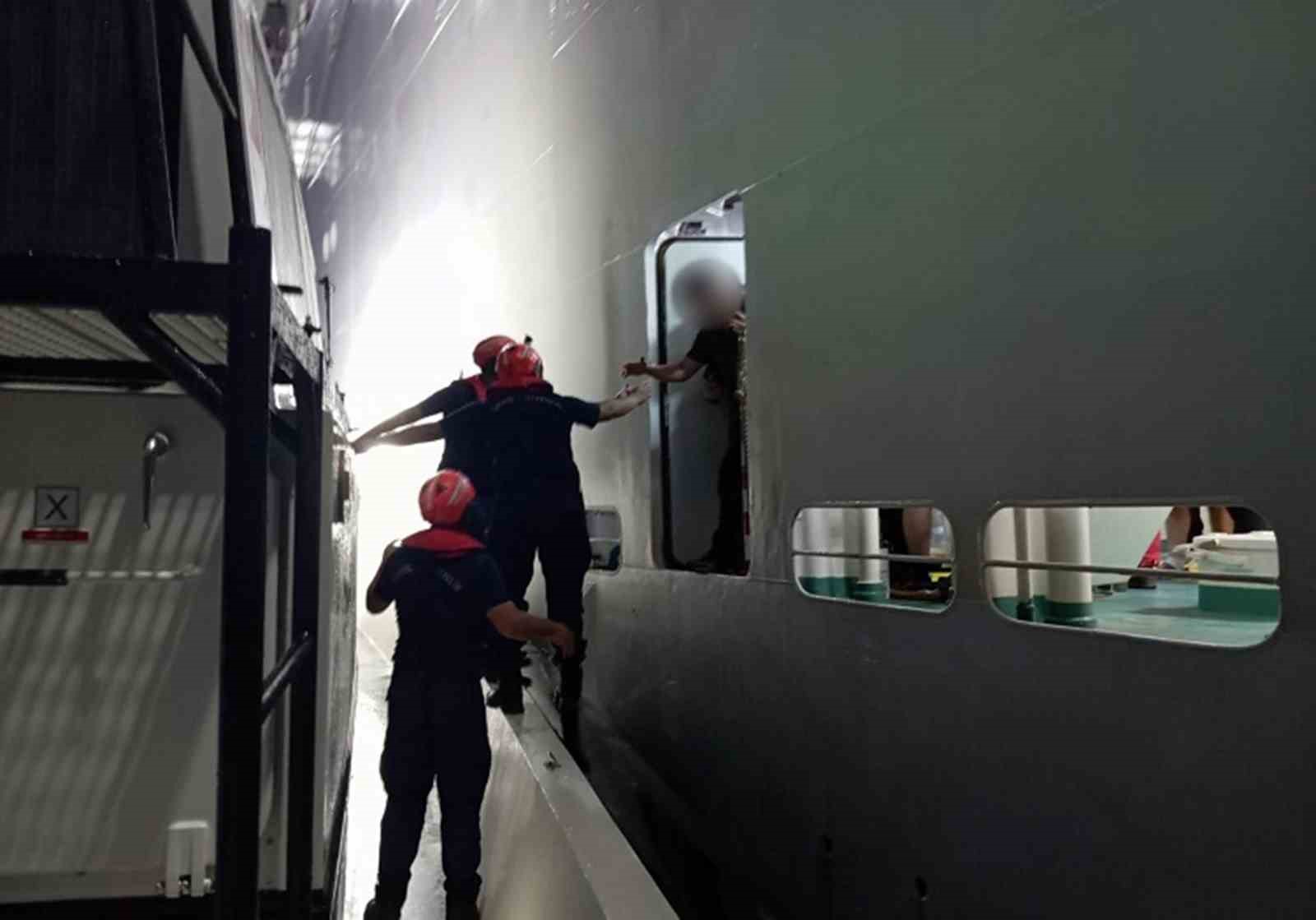 Muğla’nın Bodrum ilçesi açıklarında seyreden araştırma gemisinde bulunan bir şahsın