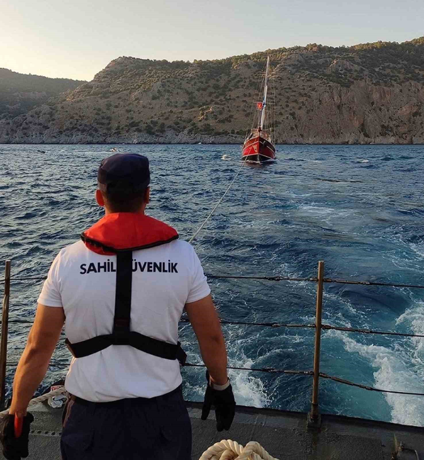 Ortaca ilçesi açıklarında içerisinde 4 kişinin bulunan ticari yatın motor