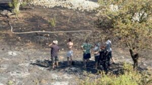 Muğla’nın Bodrum ilçesinde makilik ve otluk alanda çıkan yangın havadan