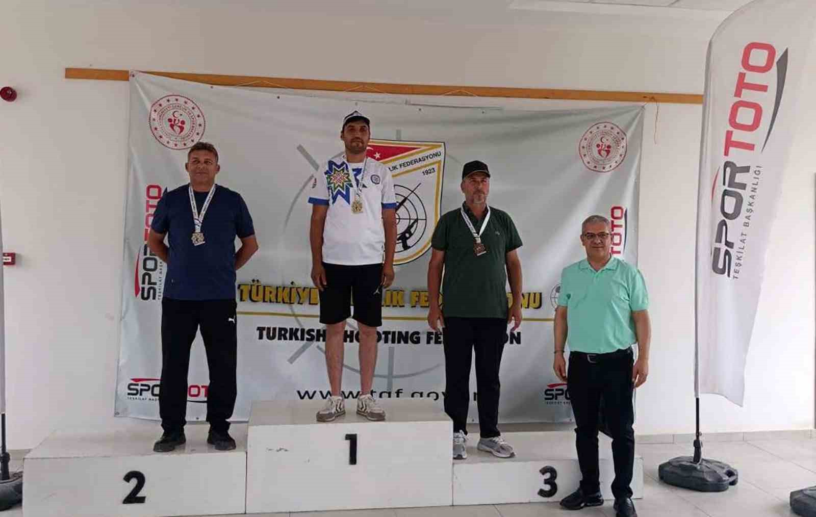 Muğla Büyükşehir Belediyesi Spor Kulübü sporcuları, trap ve satrançta elde