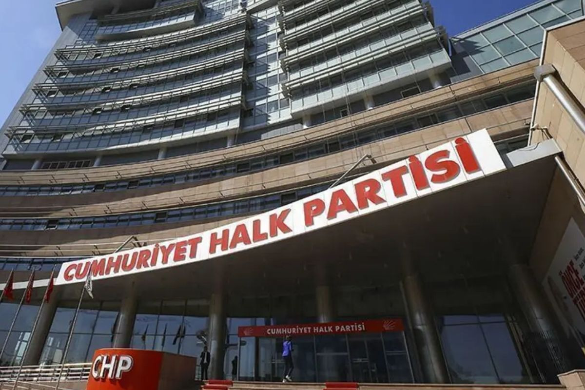 CHP yönetimi 26 il başkanını görevden aldı. 7 il başkanı