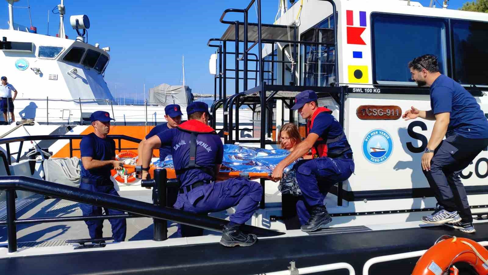 Muğla’nın Fethiye ilçesi açıklarında seyreden iki gezi teknesinde yaralanan iki