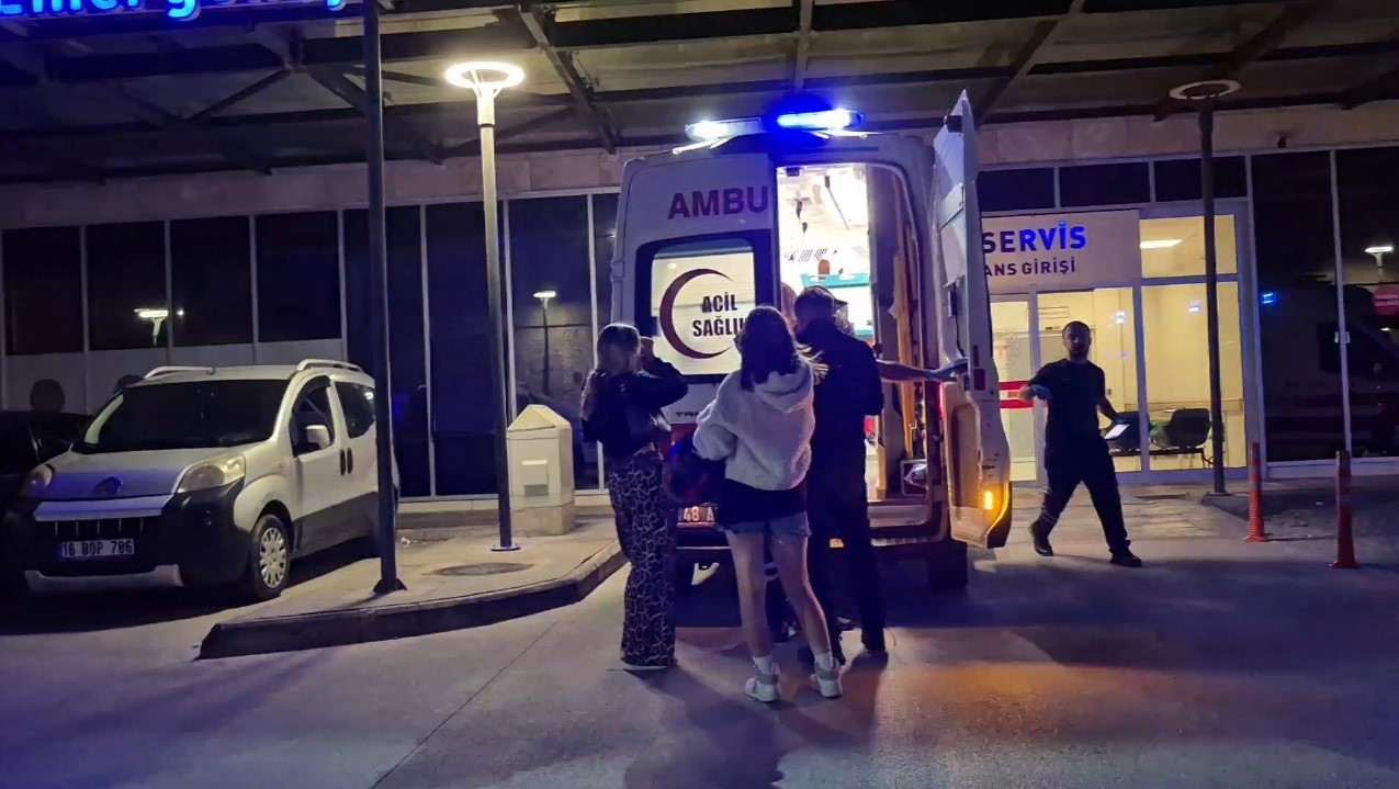 Muğla’nın Bodrum ilçesinde geçirdiği trafik kazası sonucu yaralanan genç, kaldırıldığı