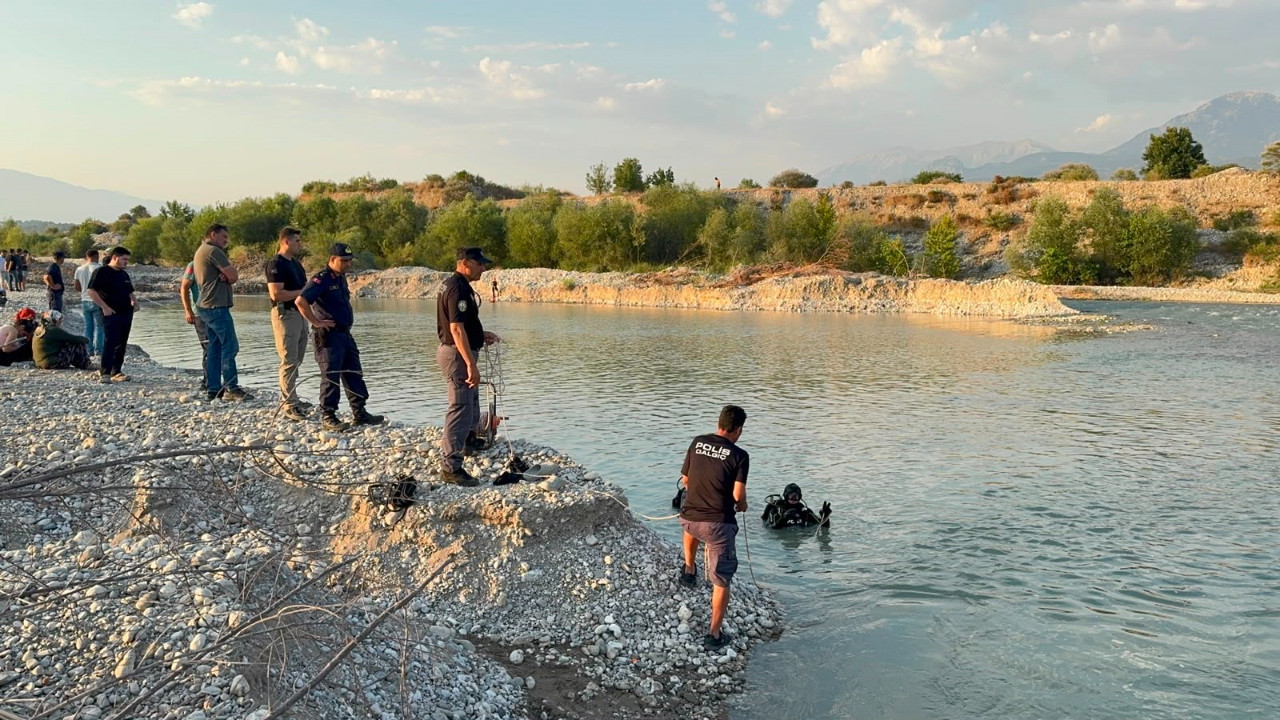 Muğla'nın Seydikemer ilçesinde yüzmek için girdiği derede kaybolan 21 yaşındaki
