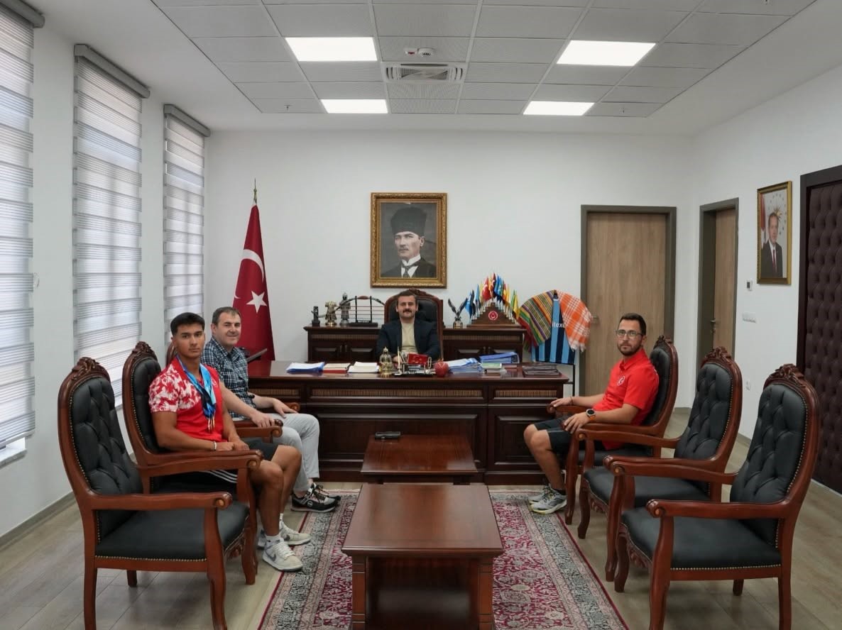 Köyceğiz Kaymakamı Mert Kumcu, Kano’da Dünya Şampiyonu olan Rahmi Kaan