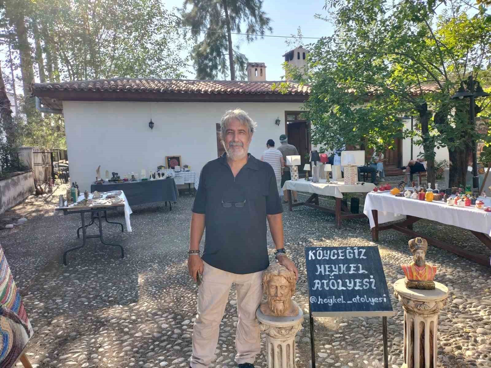 Muğla’nın Köyceğiz ilçesinde heykel sanatçısı Tuncer Mankır’ın kişisel heykel sergisi