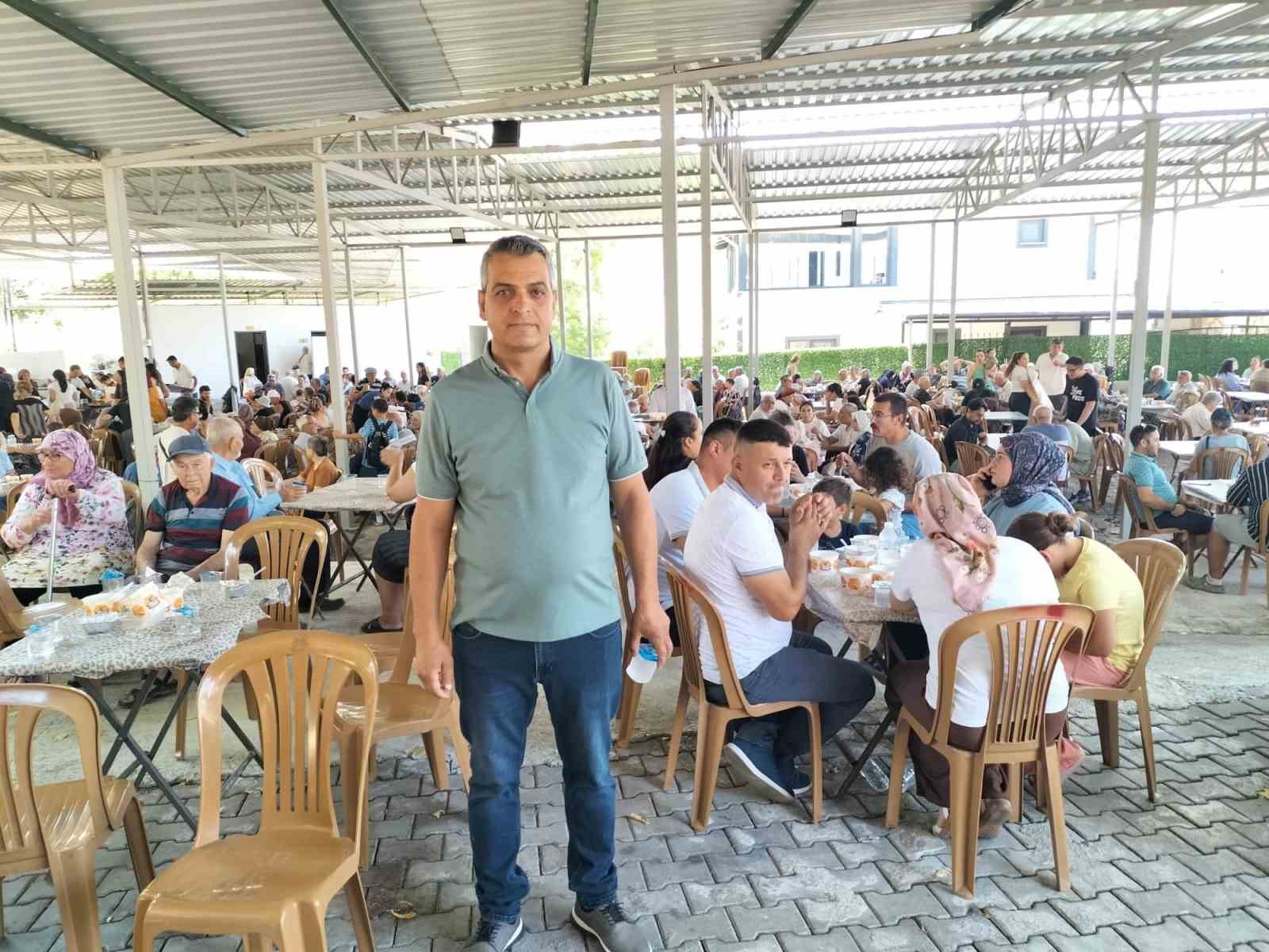 Muğla’nın Köyceğiz ilçesi Yayla Mahallesi’nde, Muharrem ayı dolayısıyla vatandaşlara aşure,