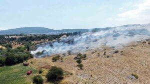 Menteşe Orhaniye Mahallesi Hamursuz Tepesi mevkiindeki makilik alanda çıkan yangın