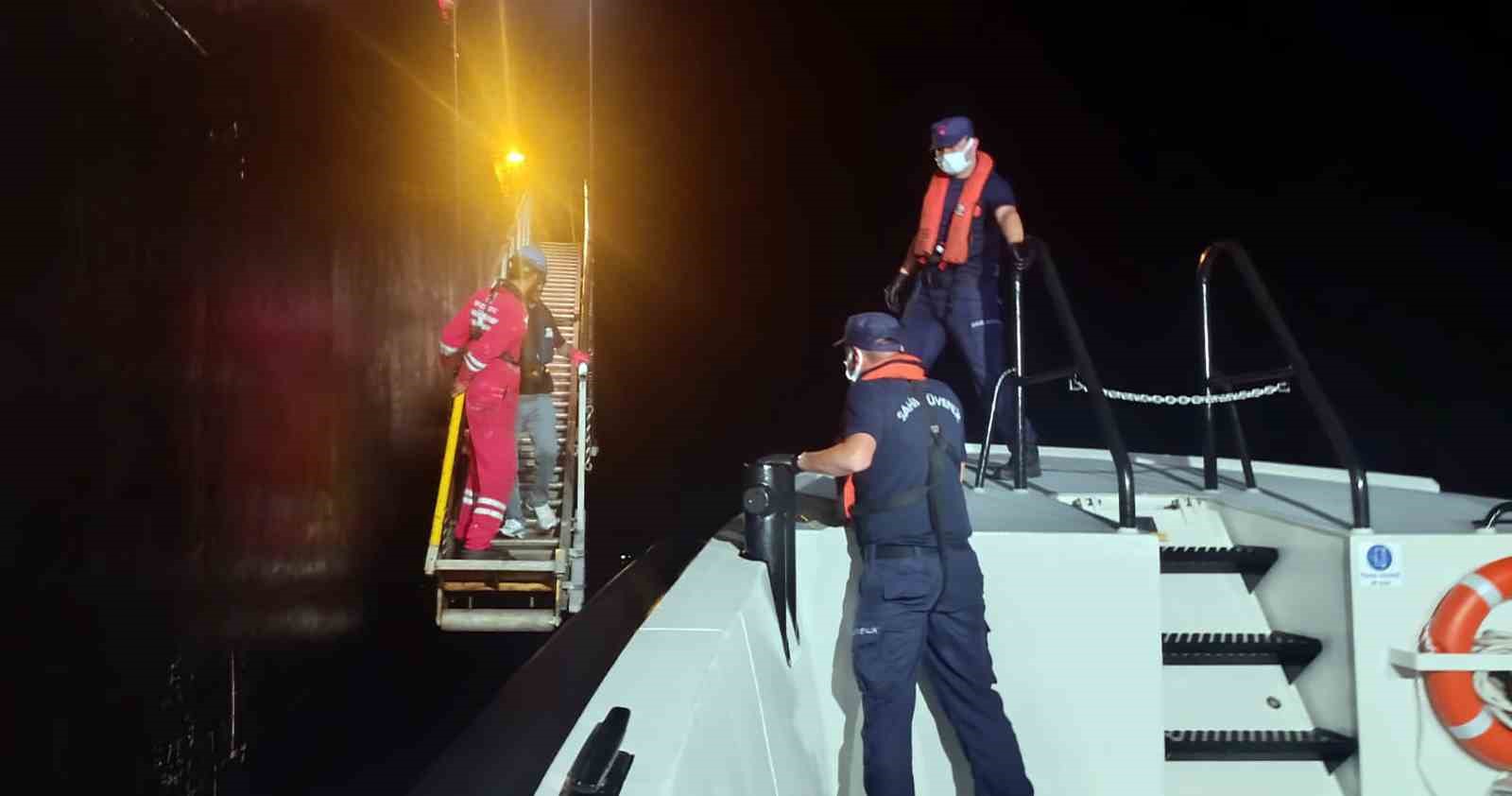 Muğla’nın Fethiye ilçesi açıklarında seyreden ticari gemide rahatsızlanan vatandaş Sahil