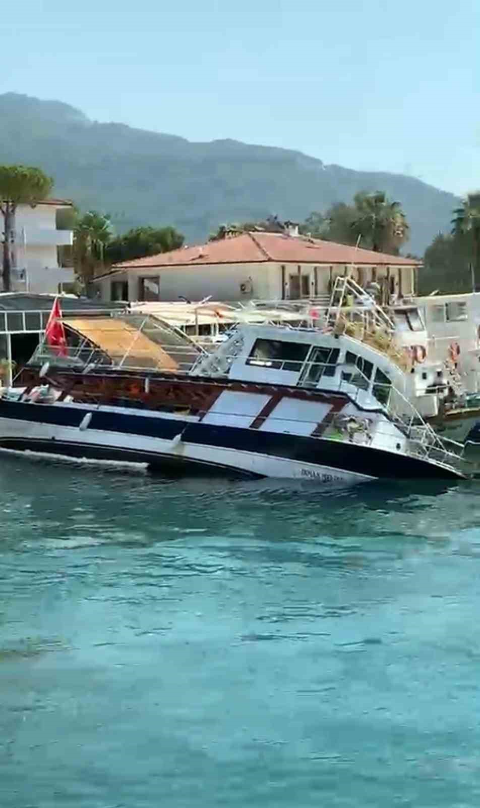Muğla’nın Ula ilçesine bağlı Akyaka Mahallesi’nde günübirlik tur teknelerinin bulunduğu