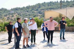 Bodrum Belediye Başkanı Tamer Mandalinci, mahallelerin ihtiyaçlarını yerinde tespit etmek,