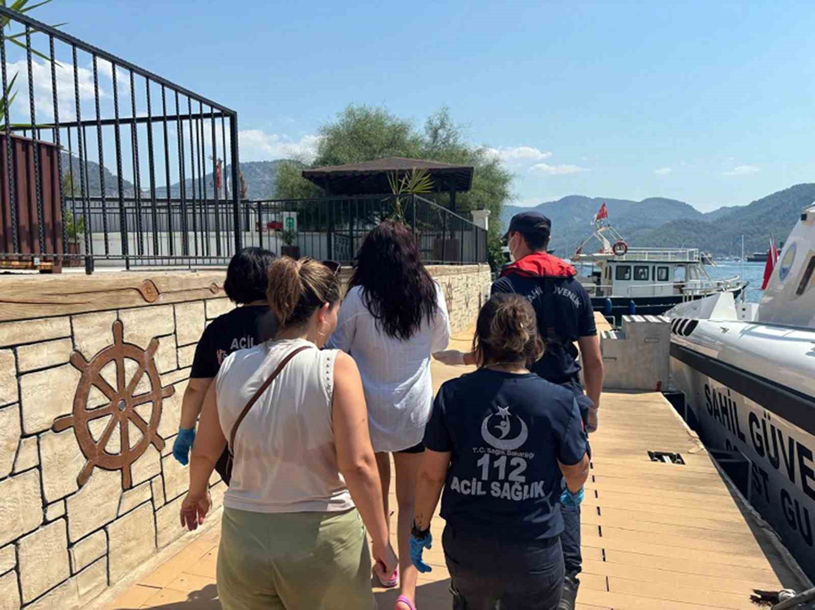 Muğla’nın Dalaman ilçesi açıklarında seyreden gezi teknesinde yaralanan vatandaş Sahil