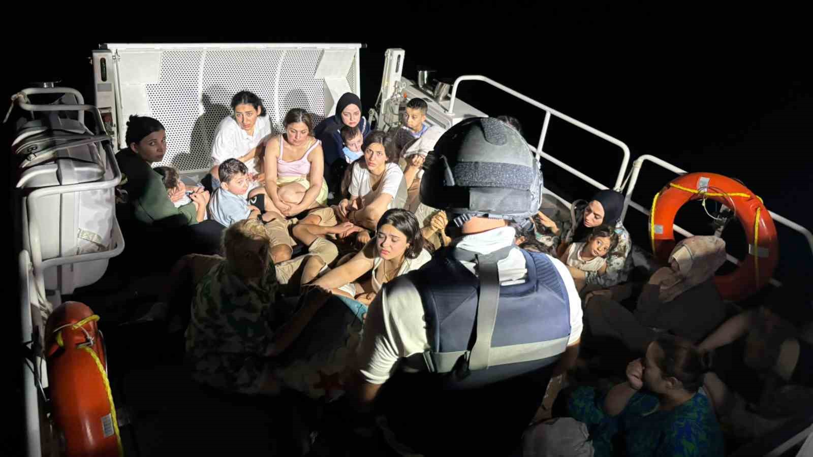 Muğla’nın Ula içesi Gökova Körfezinde seyir halinde olan yelkenli bir