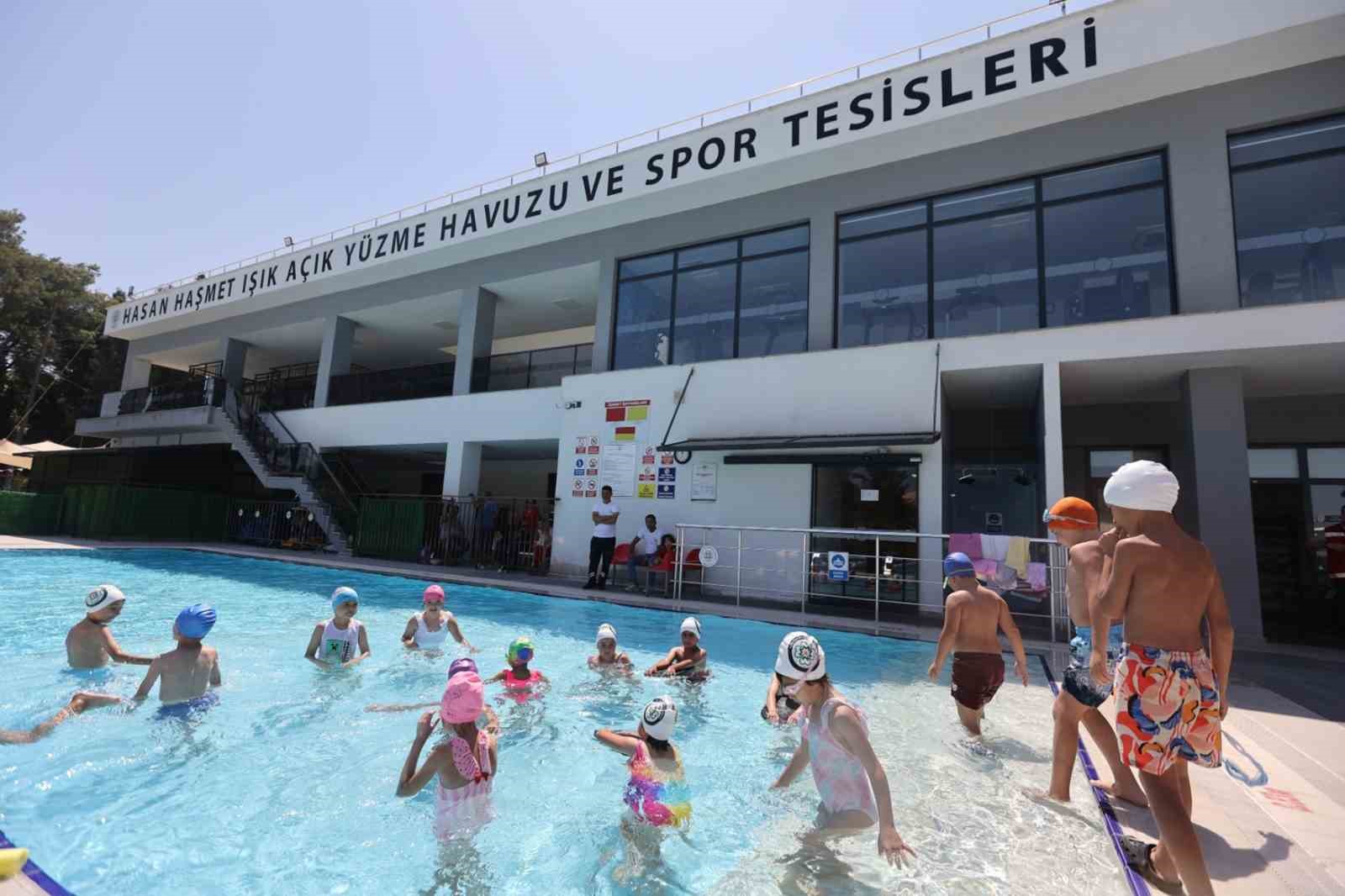 Muğla Büyükşehir Belediyesi, kırsal mahallelerde yaşayan çocukların yüzme öğrenmelerine ve