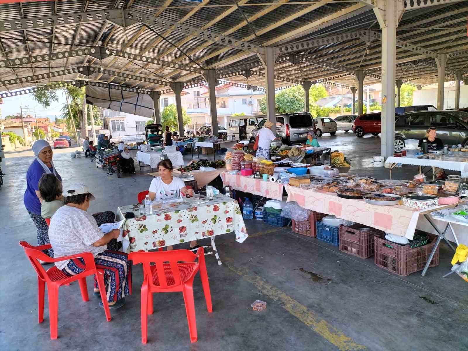 Muğla’nın Köyceğiz ilçesinde her hafta perşembe günü kurulan Kadın Üretici
