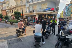 Marmaris Çarşısı’nda Emniyet ve Zabıta ekiplerinin ortak gerçekleştirdiği motosiklet denetiminde