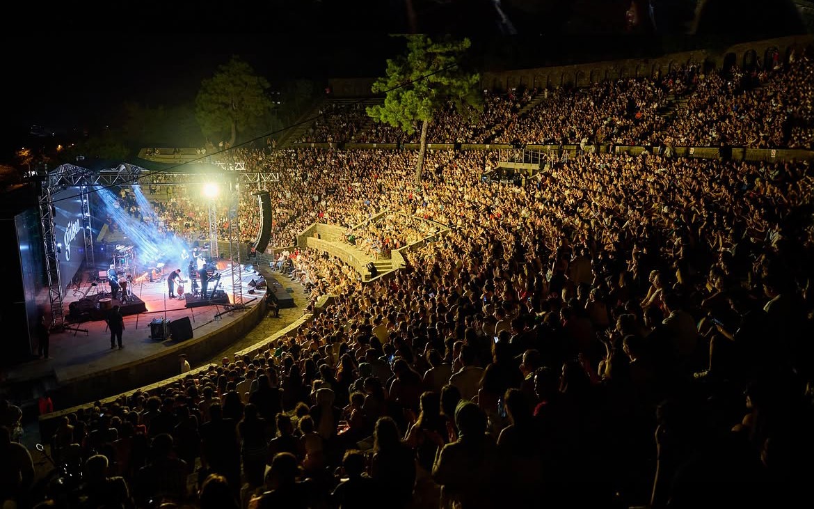 Marmaris, Temmuz ve Ağustos aylarında birbirinden ünlü sanatçıların konserleriyle dolu
