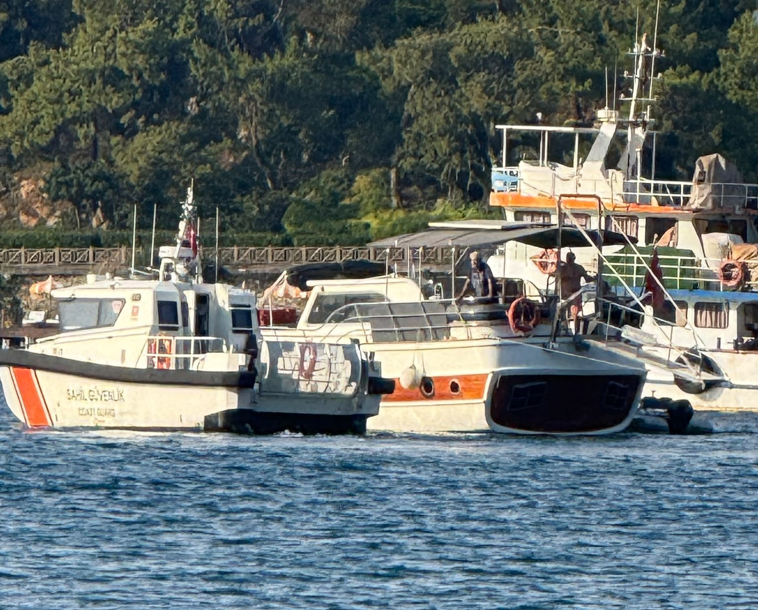 Muğla’nın Marmaris ilçesinde bir teknede yapılan denetim sonrası deniz kirliliğine