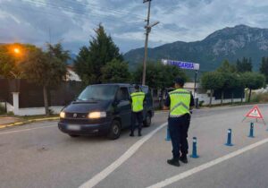 Muğla’da Trafik Jandarması ekiplerince bir hafta içerisinde gerçekleştirilen denetimlerde 17