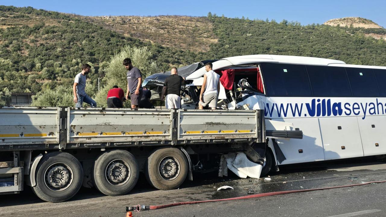 Son dakika haberi: Muğla'nın Milas ilçesinde tur otobüsü, aynı yöne