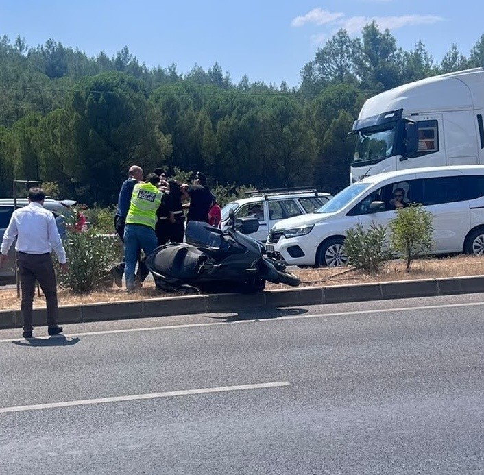 Muğla’nın Menteşe ilçesindeki polis uygulama noktasında narkotik ekiplerinin gerçekleştirdiği denetimden