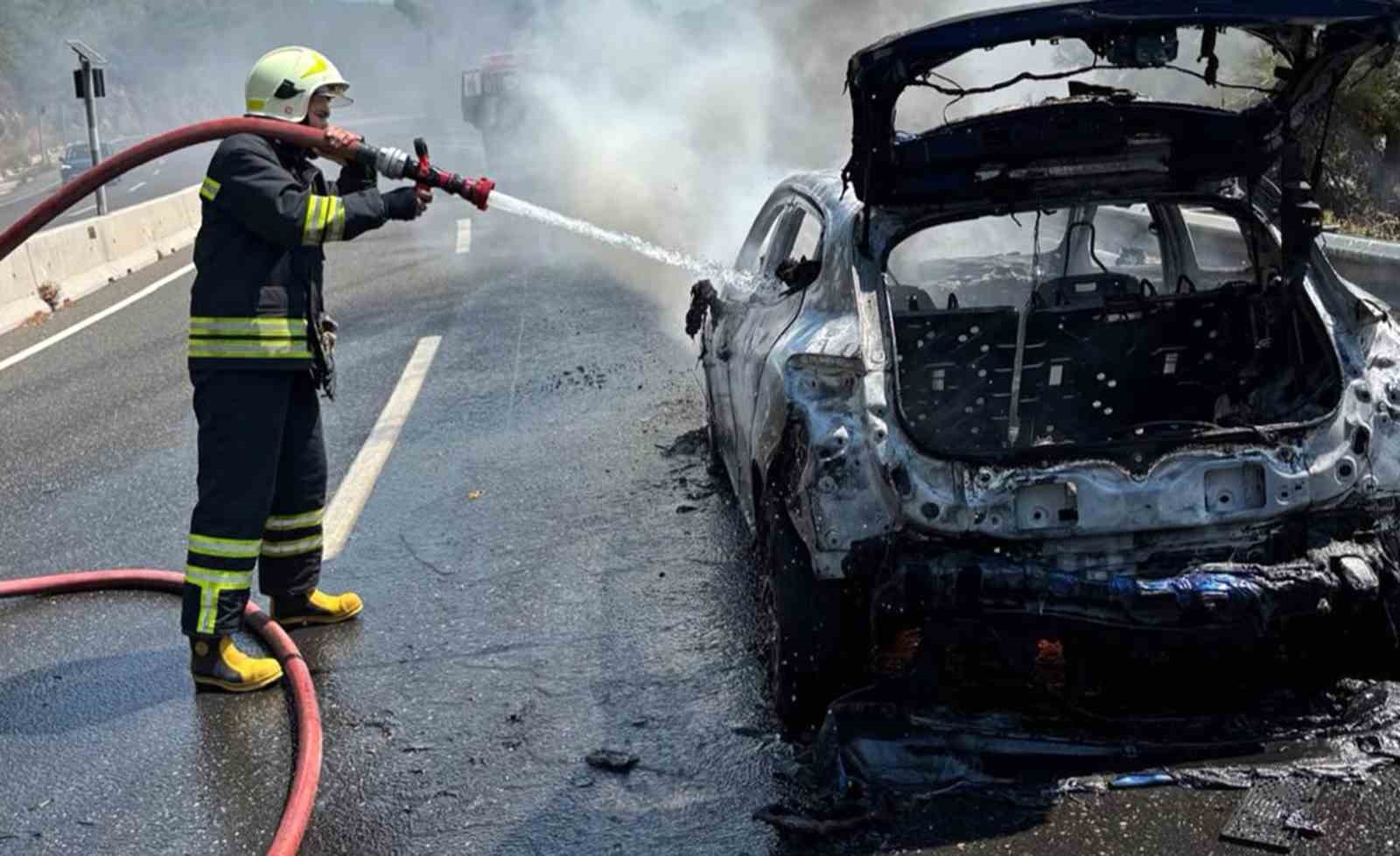 Ula Sakartepe rampasında iniş halinde olan araçta başlayan yangın sonrası