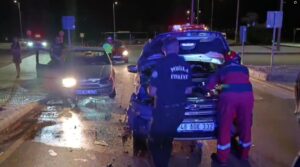 Muğla merkez Menteşe ilçesinde iki otomobilin çarpışması sonucu meydana gelen